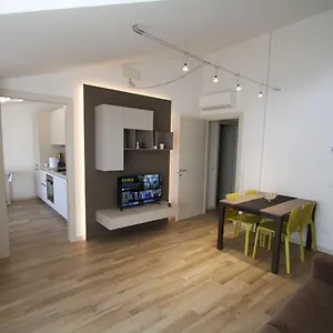 Attico Arrighi , Lucca Italia